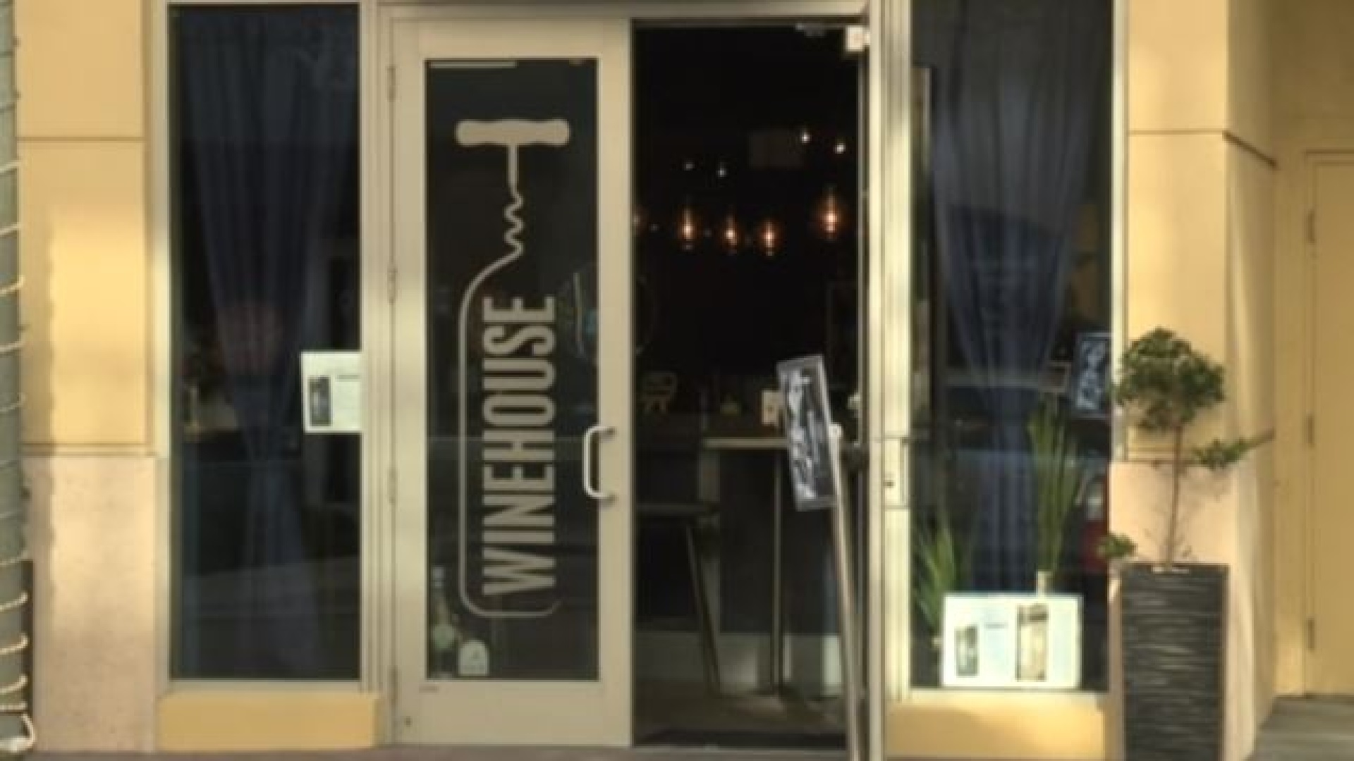Multan bar en DELRAY BEACH por $3000 al incumplir restricciones COVID19