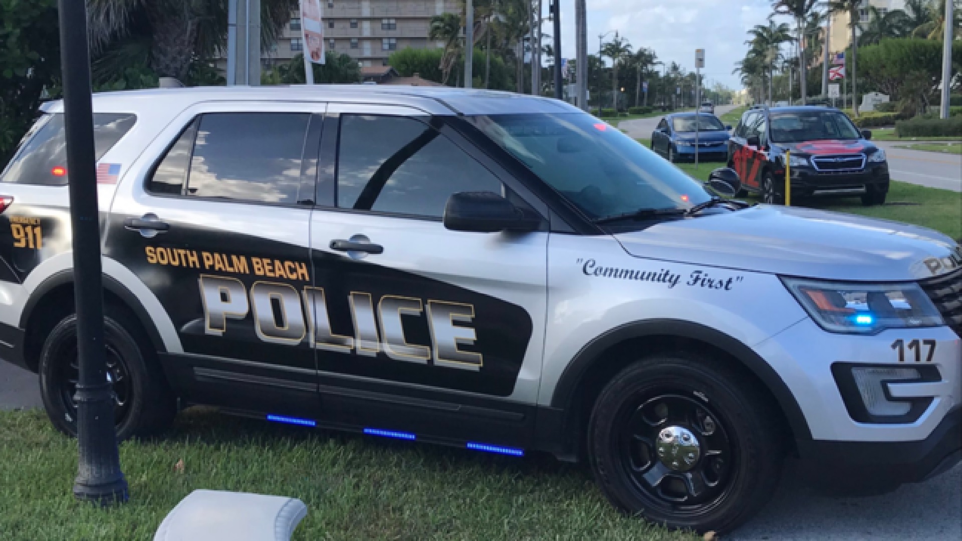 Policía de PALM BEACH pide ayuda para encontrar hombre involucrado en ASALTO