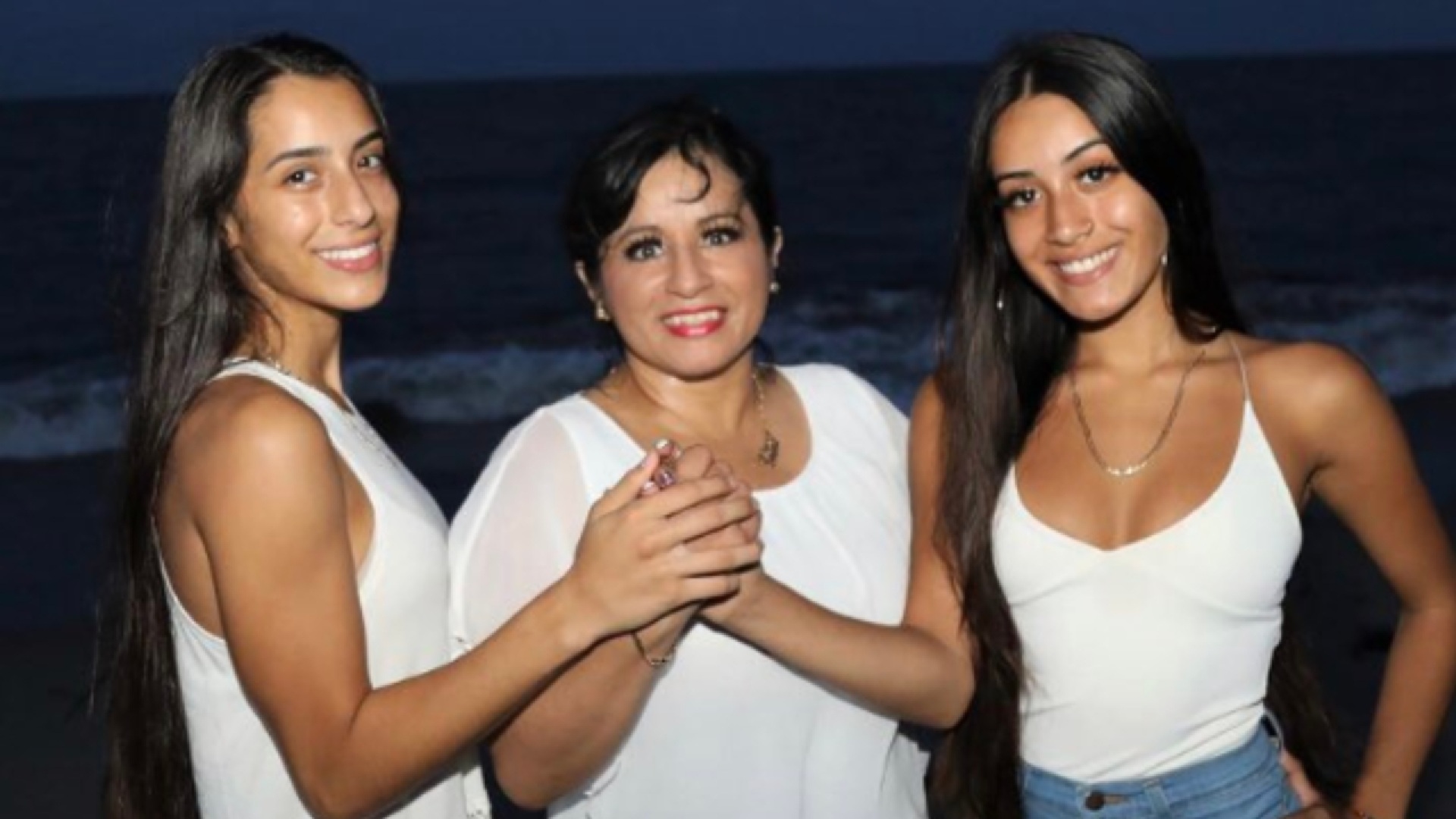 Familiares de las 2 JÓVENES asesinadas en Lantana hicieron una VIGILIA