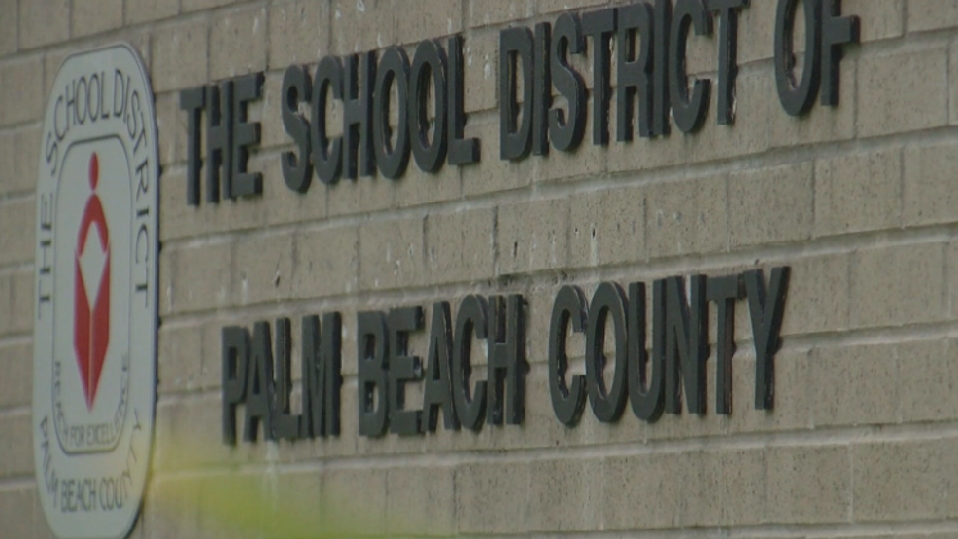 Junta escolar votó por iniciar CLASES en agosto 31 en PALM BEACH