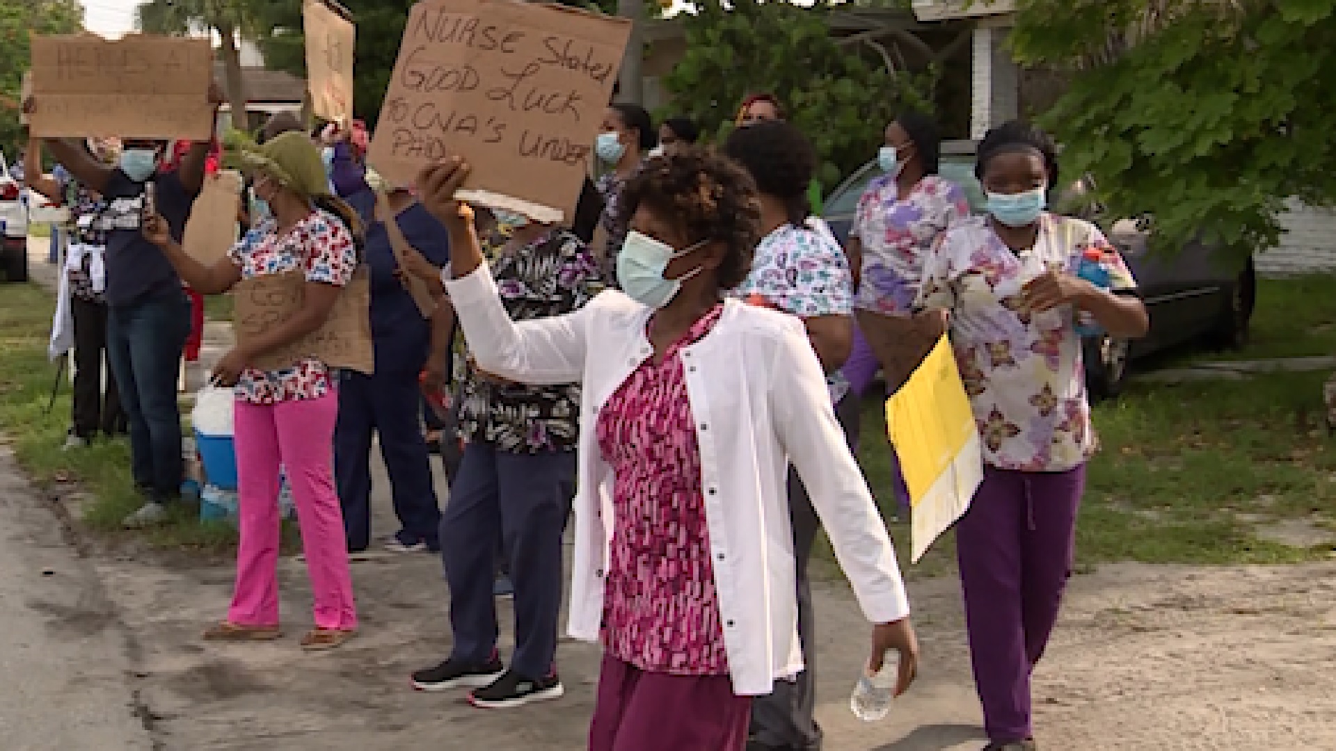 Asistentes y ENFERMEROS protestan por mejores salarios en medio del COVID19
