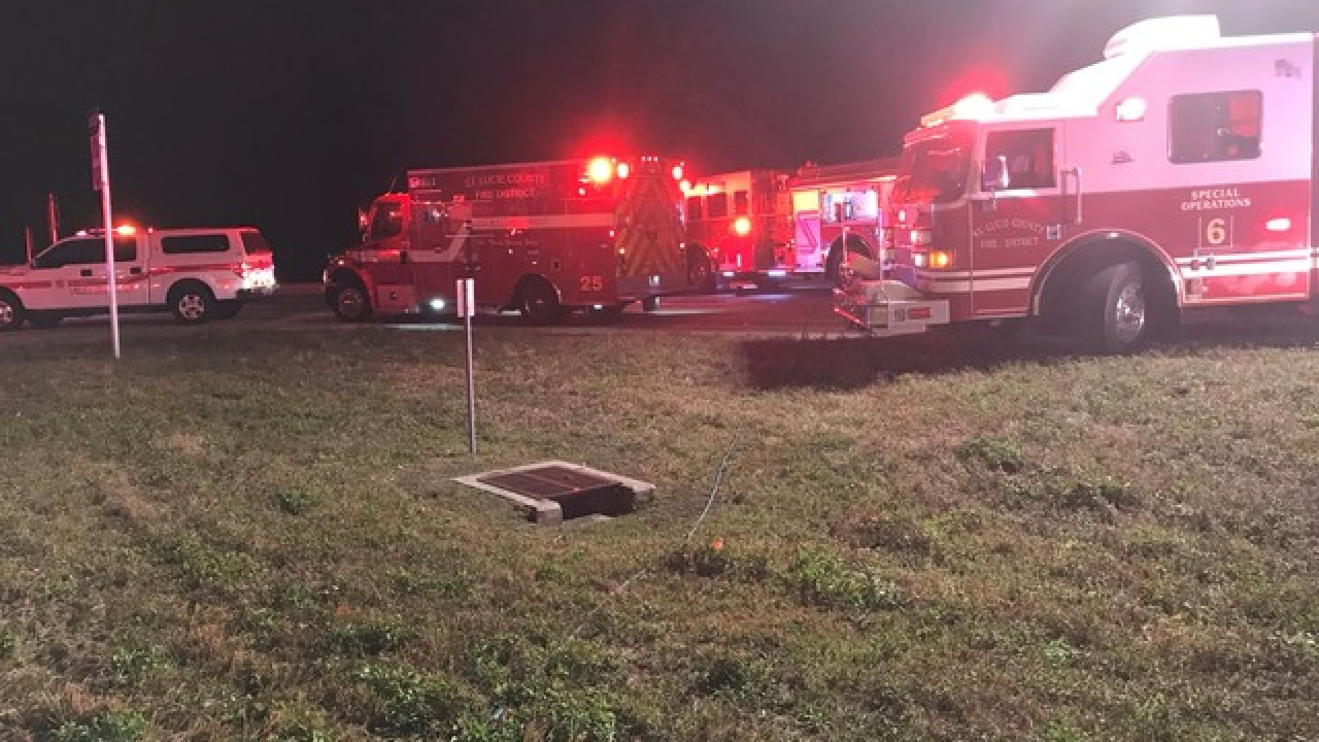 2 jóvenes MUERTOS y uno herido al estrellarse con un poste en PORT ST. LUCIE
