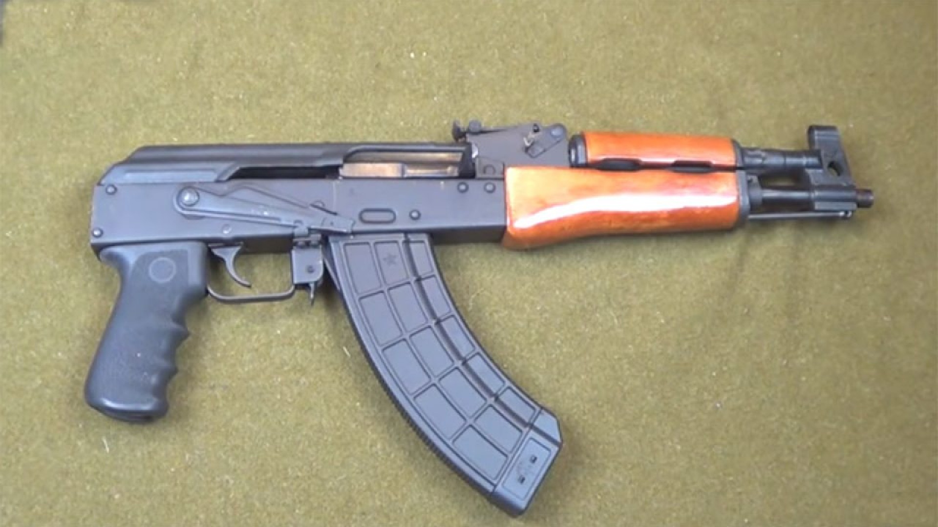 DETIENEN JÓVENES por ENTRAR A MAR-A-LAGO con una AK-47 en Palm Beach