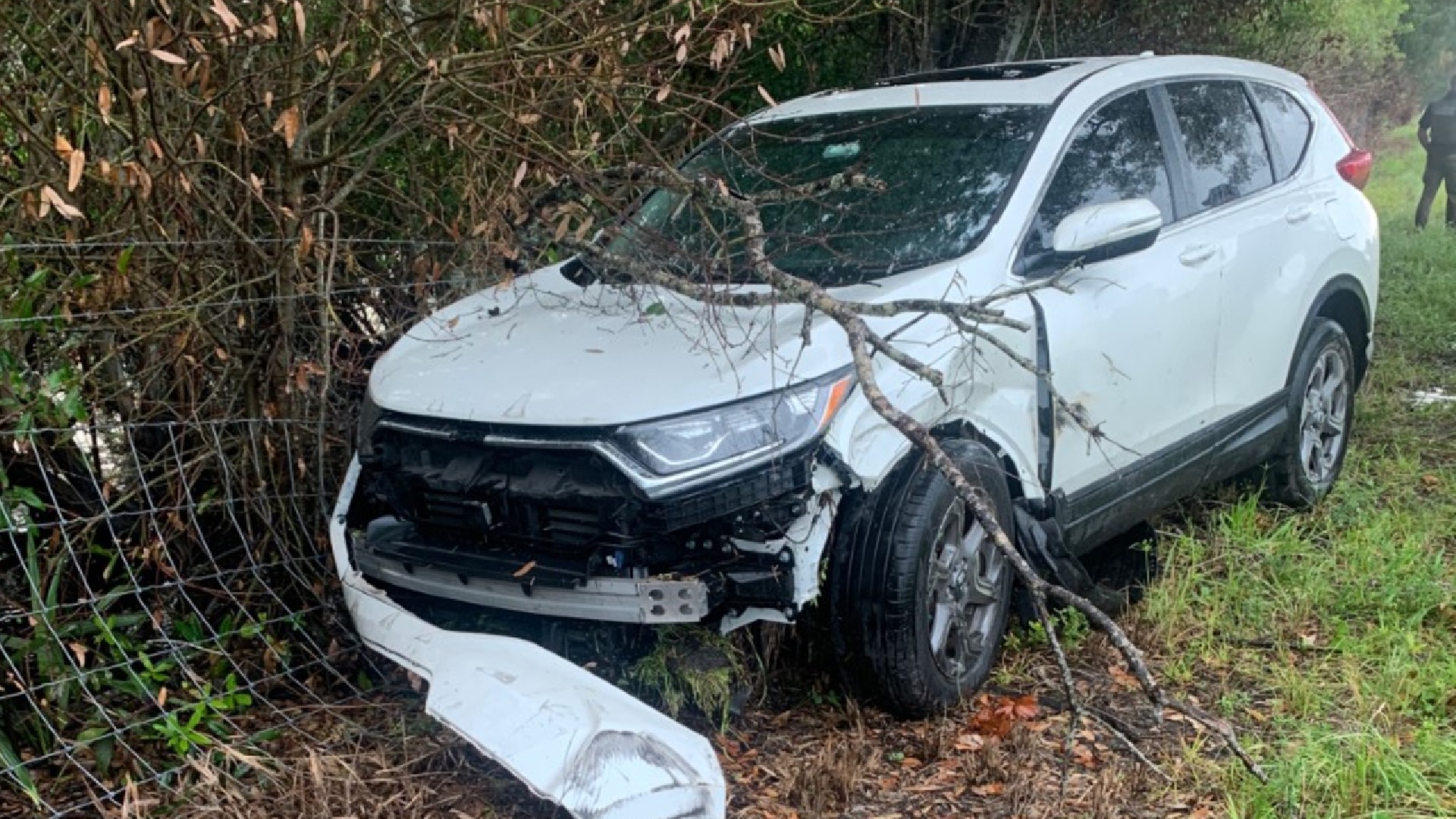 LADRONES de JOYERÍA causan MÚLTIPLES ACCIDENTES en Stuart