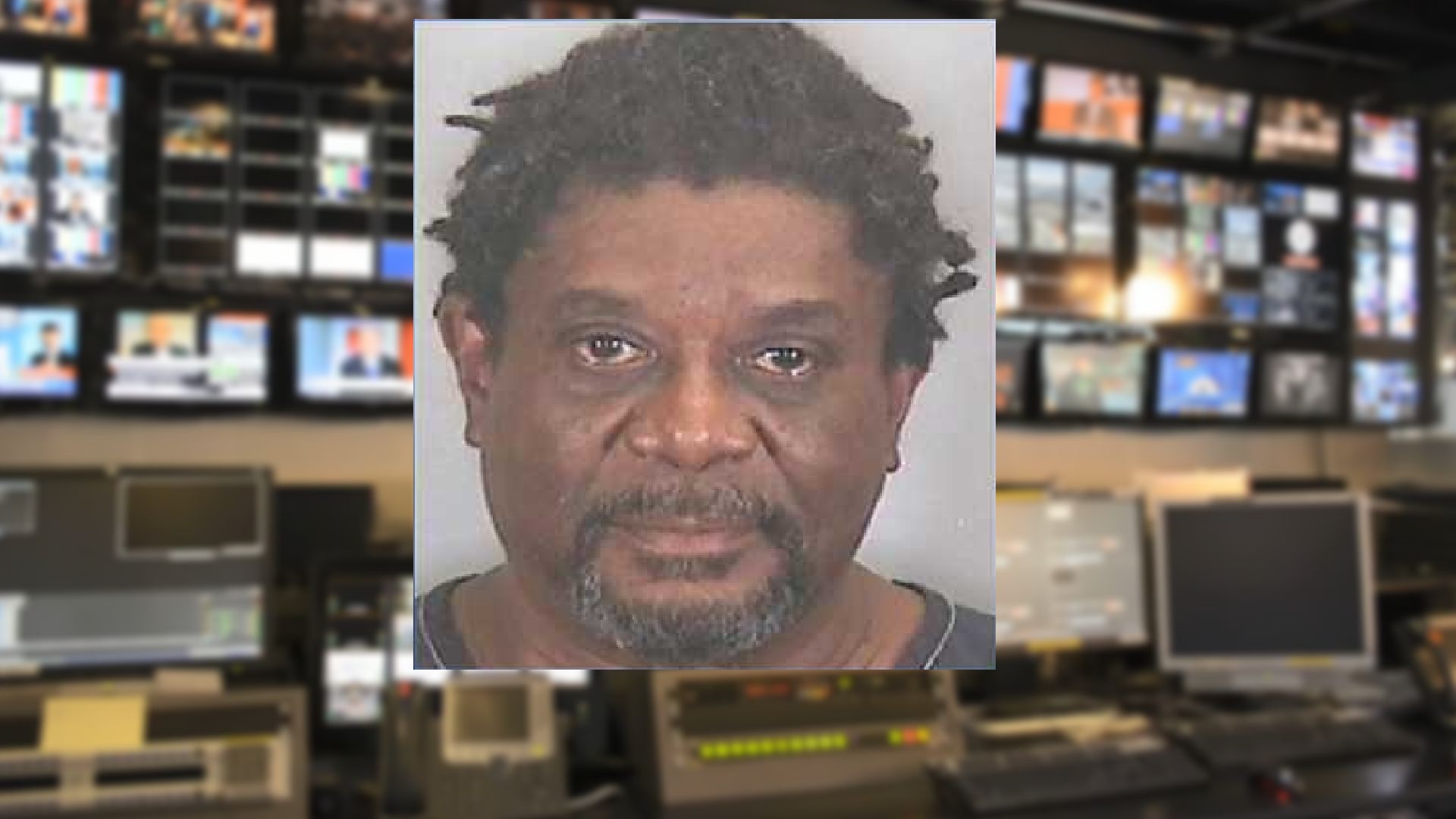 HOMBRE INTENTA poner A VOTAR a su ESPOSA MUERTA en Florida