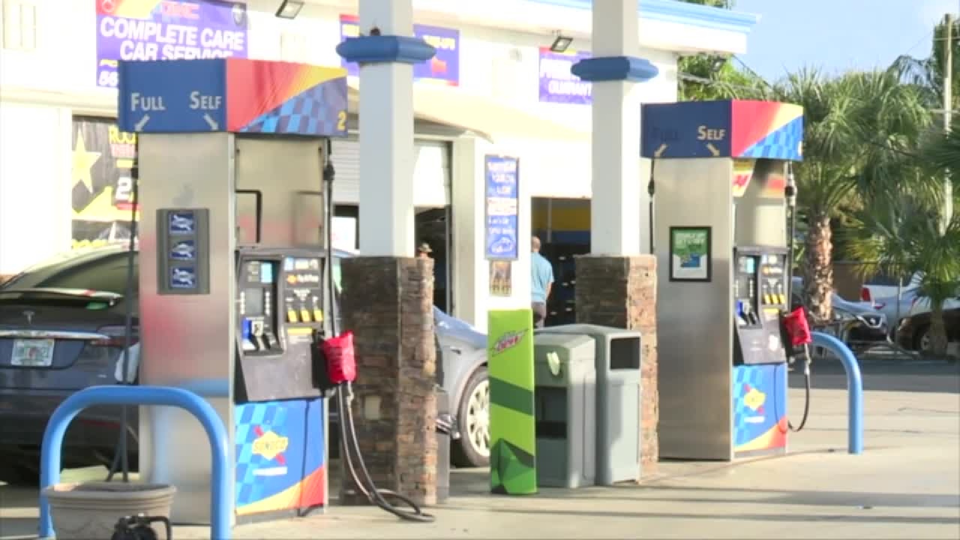 TIA MCDONALD le vendieron agua en vez de gasolina en estación de LANTANA