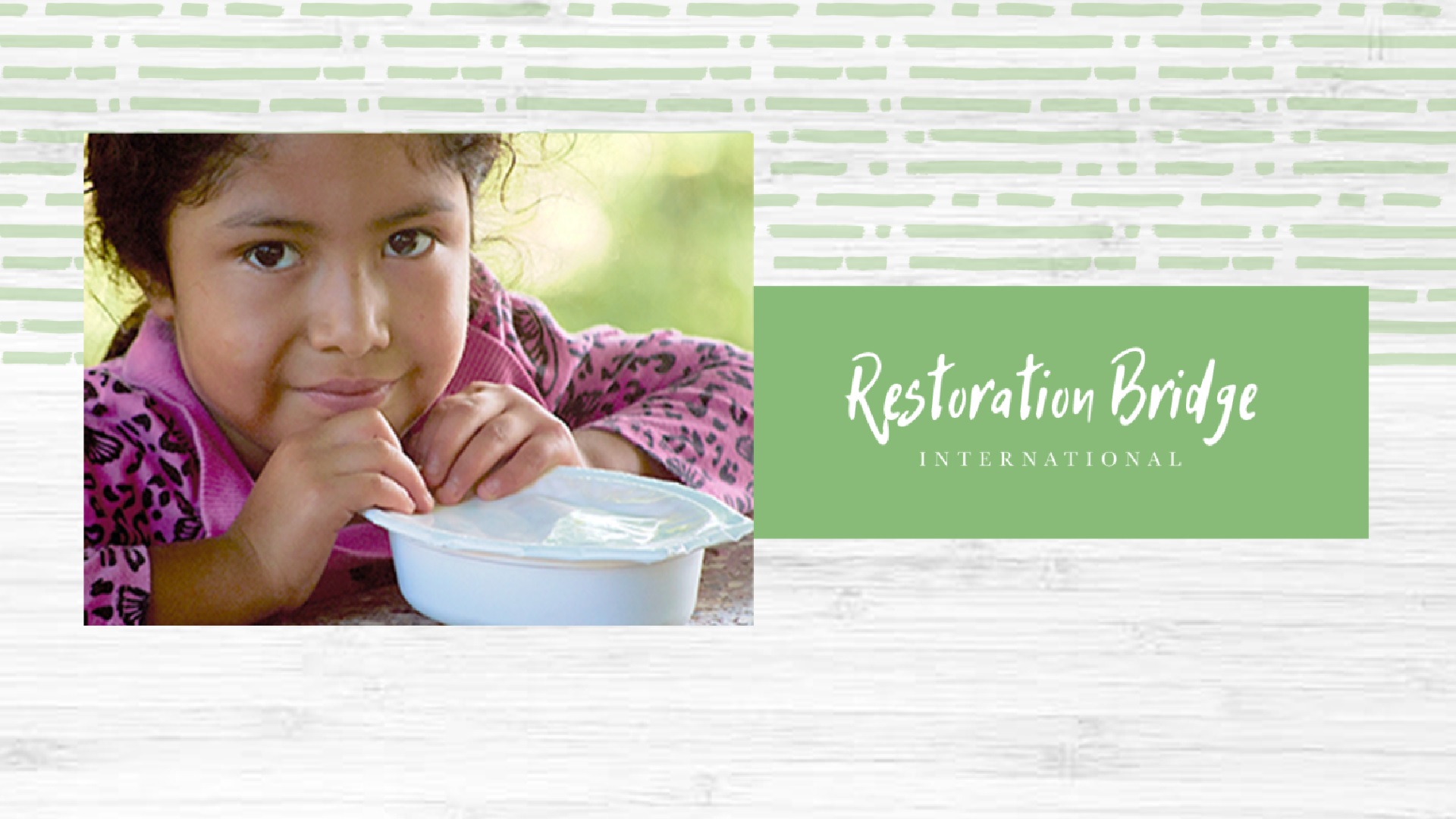 Restoration Bridge distribuye COMIDA en Church By The Glades en LAKE WORTH
