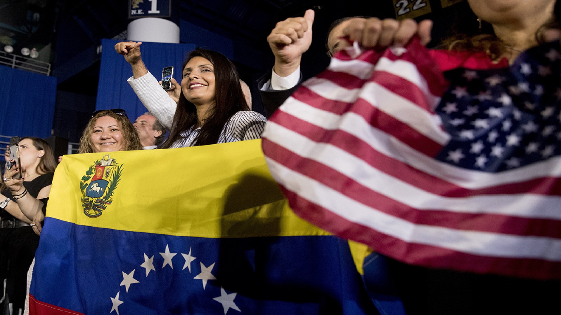 DONALD TRUMP FIRMÓ APLAZAMIENTO para SALIDA de VENEZOLANOS