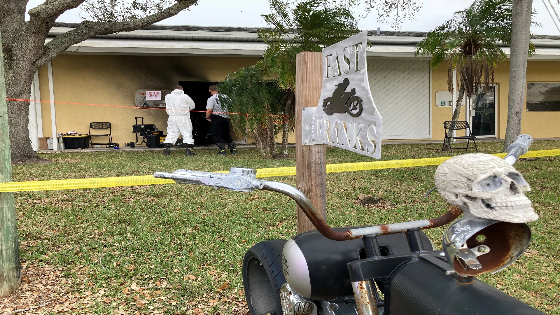 HALLAN CUERPO en un INCENDIO de EDIFICIO COMERCIAL Fort Pierce