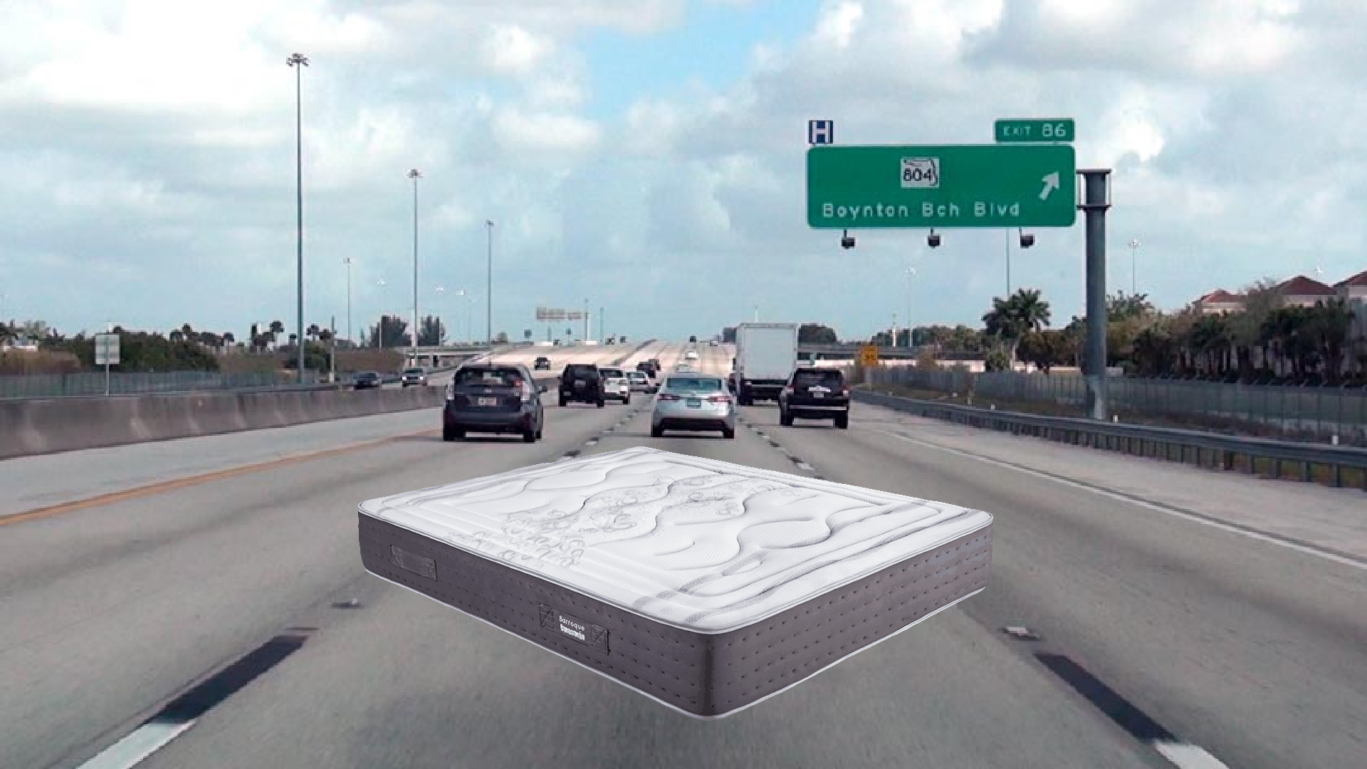 MUJER HERIDA al RECUPERAR un COLCHÓN que CAYÓ en la I-95 en Boynton Beach