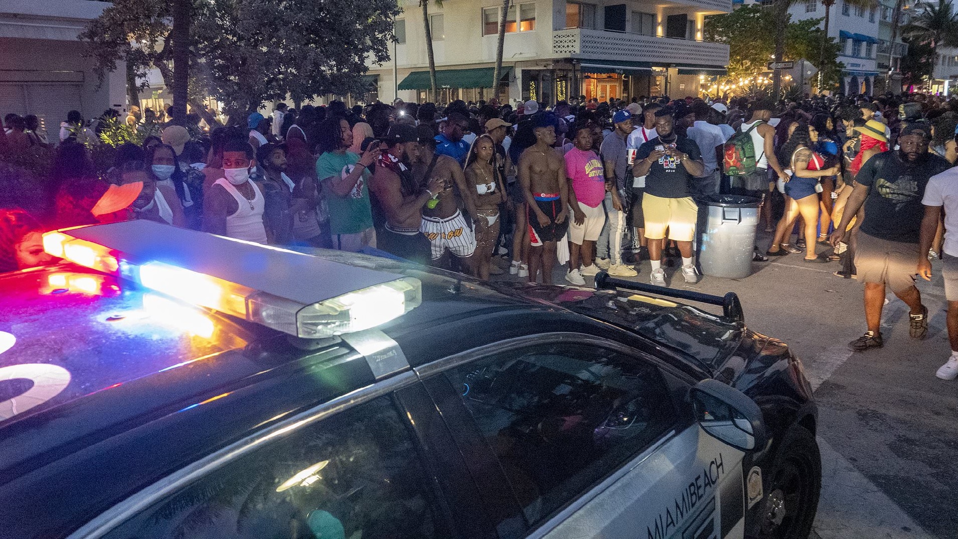 TOQUE de QUEDA de JUEVES a DOMINGO HASTA el 12 de ABRIL en Miami Beach