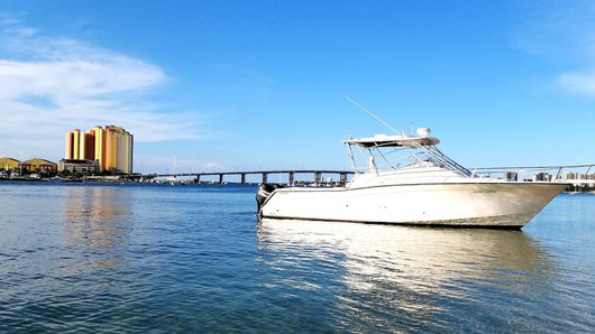 El domingo se realizó el evento “Floatopia” en Peanut Island