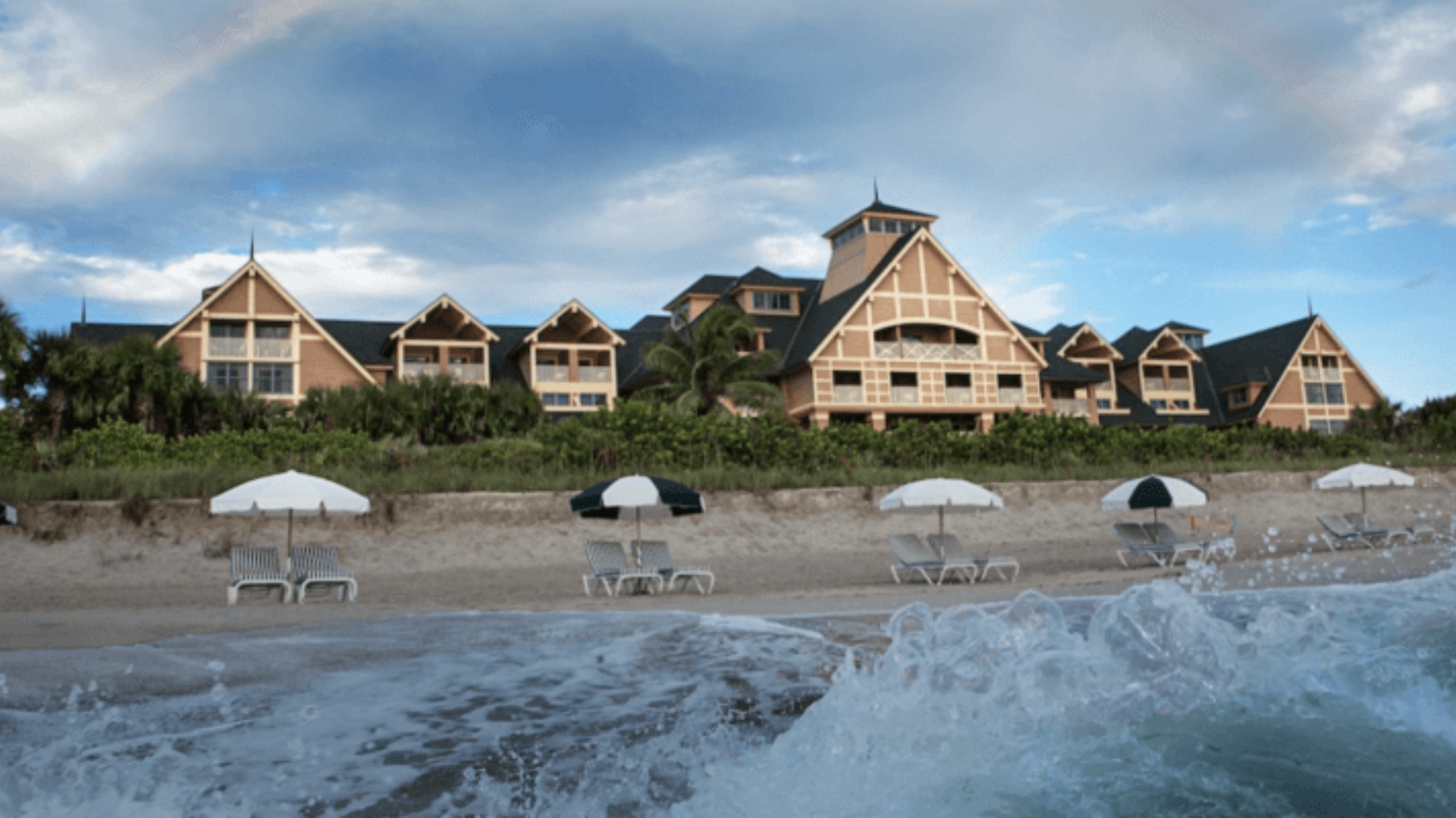 Hombre mordido por tiburón cerca de un resort de Disney en Indian River