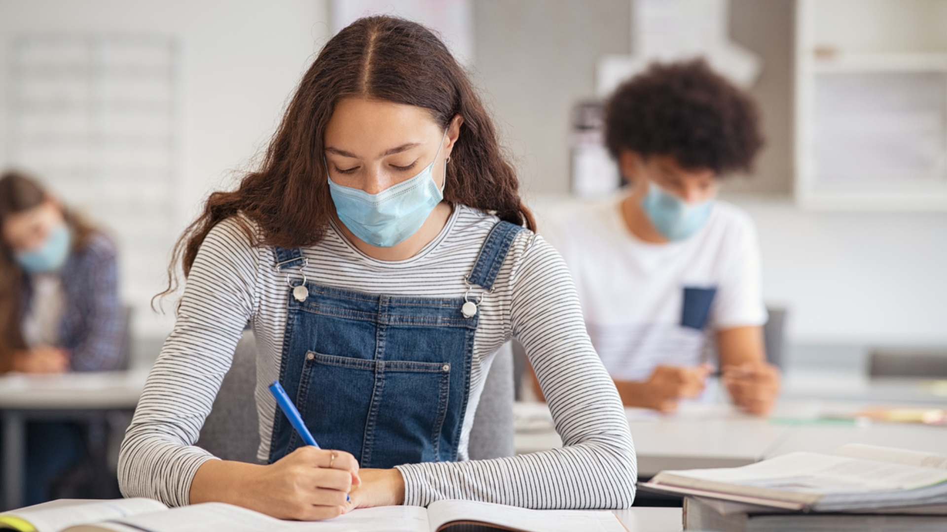 Estudiantes volverán a aprendizaje tradicionales en otoño