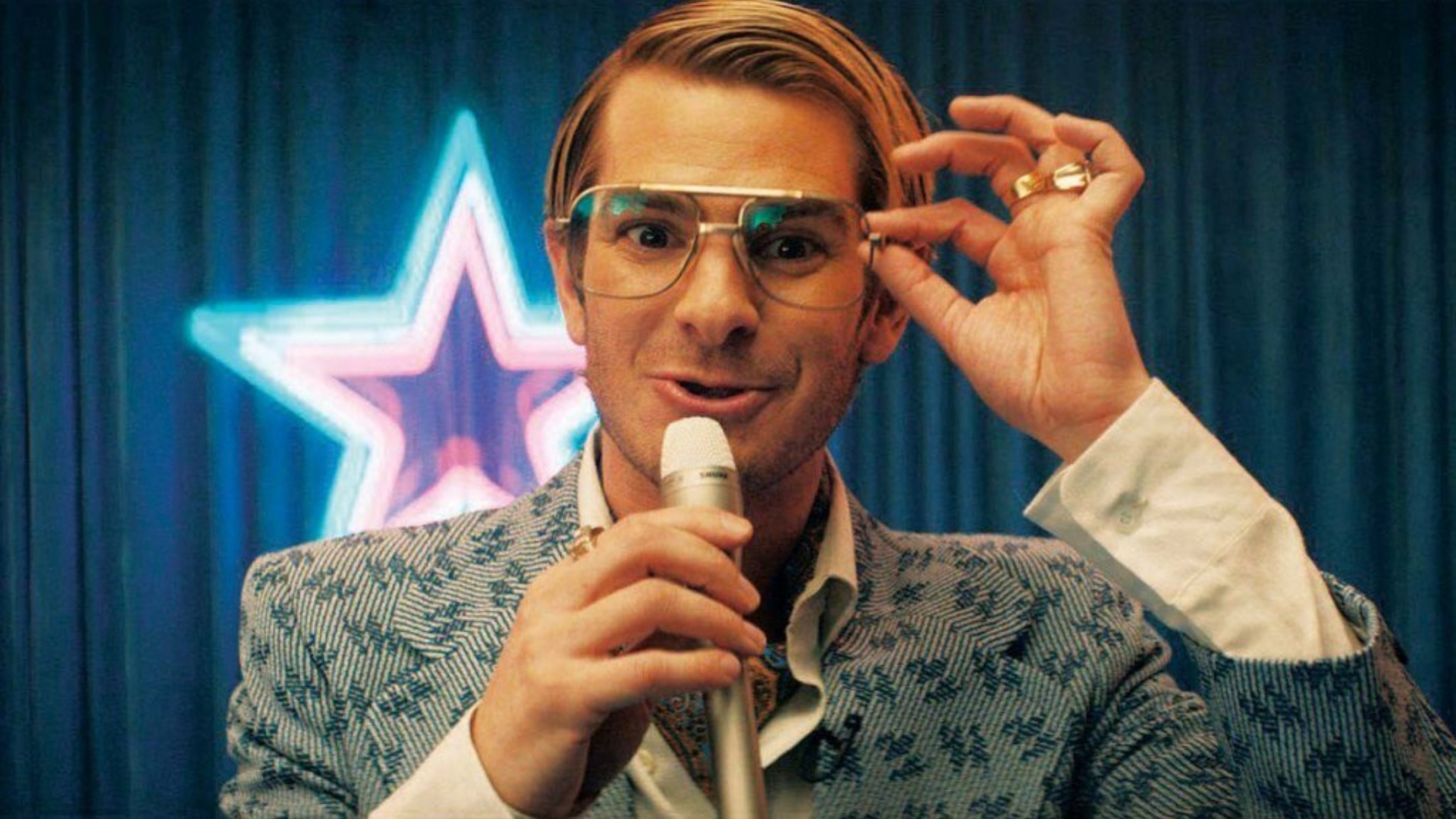 Romance y comedia de 2 youtubers en la película “Mainstream”
