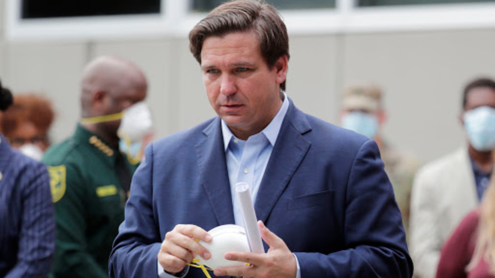 DeSantis firma orden ejecutiva que invalida órdenes locales en Florida
