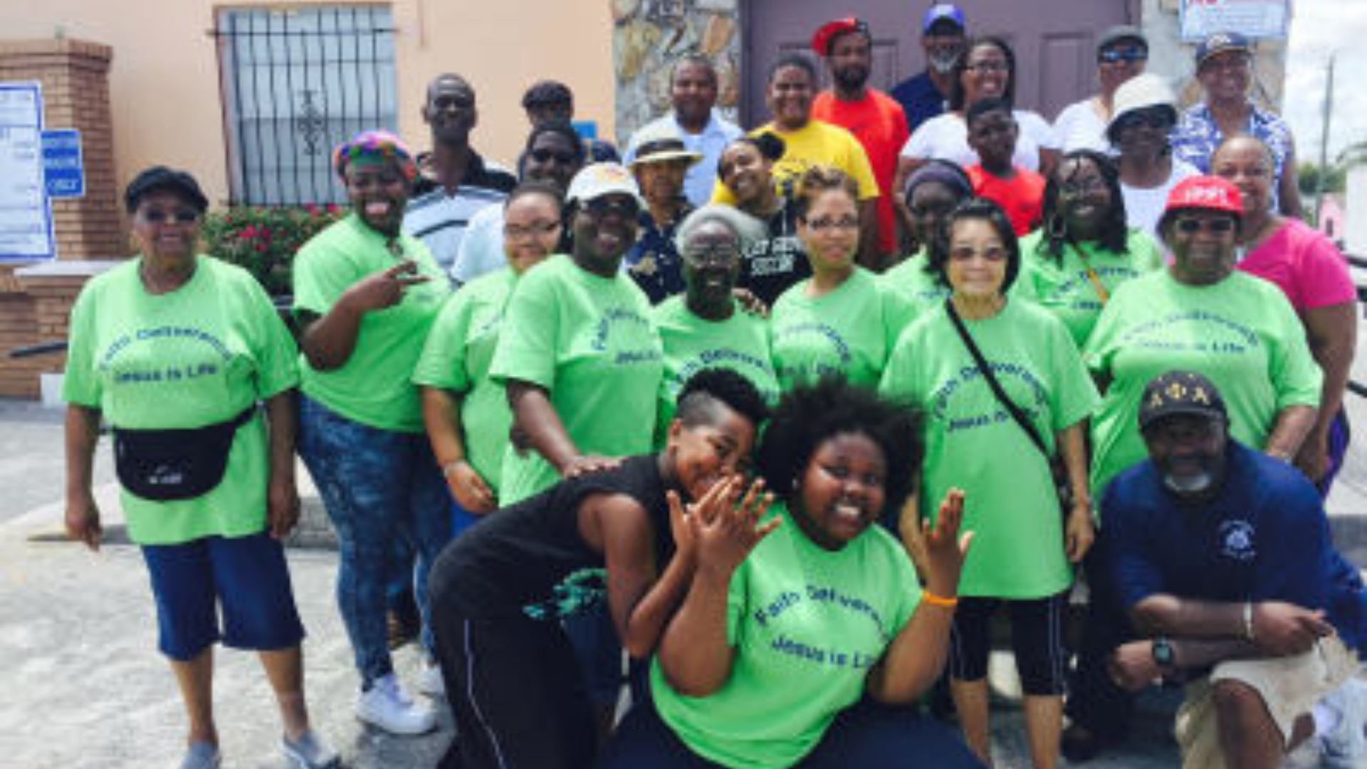 Nuevas viviendas para gente sin hogar “Feeding Hope Village” en Riviera Beach