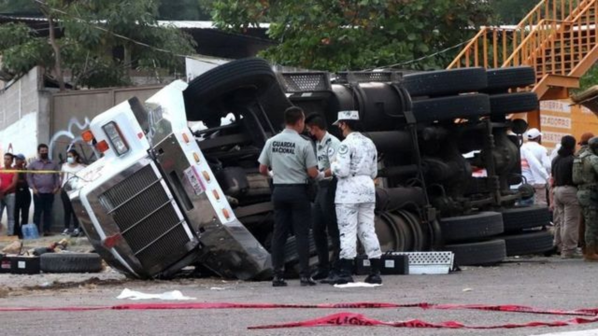 Por exceso de velocidad murieron 55 migrantes que viajaban hacinados en el sureste de México