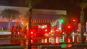 Gran incendio en unidad detrás de Skate Zone en Lake Worth