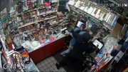 Atacan empleado de gasolinera y este responde disparando en Broward