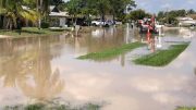 Vecindario en Royal Beach inundado por mantenimiento que salió mal