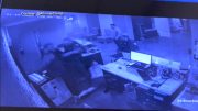 Comparten video de huésped de hotel que atacó a un empleado en Fort Lauderdale