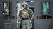 Por disparos arrestan a hombre que se atrincheró en aptos en Broward