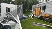 Fuertes tormentas azotaron el jueves dañando varias casas en Port St. Lucie