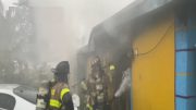 Bomberos trabajaron para extinguir un incendio en Opa-Locka en Miami-Dade