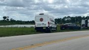 Hallan 2 cuerpos flotando en estanque tras accidente en auto en Indiantown