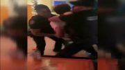 En video momento en el que turista pone resistencia al arresto en Miami Beach