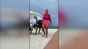 Mujer atacó de la nada a una turista proveniente de Houston en Miami Beach