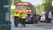 2 JÓVENES de 15 Y 16 años se ESTRELLAN contra bús escolar en Palm Beach