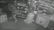 OSADOS LADRONES captados en video ROBANDO en licorería de West Miami