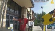 Video de agresión a oficial afuera de una tienda en Miami-Dade