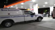 Le roban las joyas mientras echaba gasolina en Miami-Dade