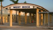 Evacuan West Boca Community High School por escape de gas en Boca Raton